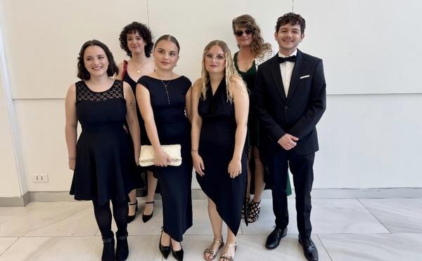 Un Bastiais avec 5 ados malades sur les marches du palais du Festival de Cannes