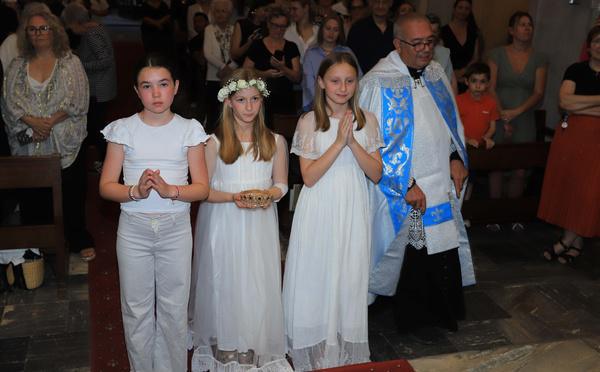 A Corte, on a respecté la tradition du couronnement de la Vierge