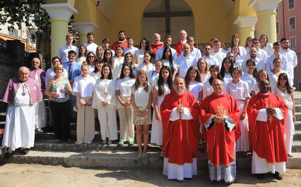 Corte - 52 confirmands à  l’église de l’Annonciation