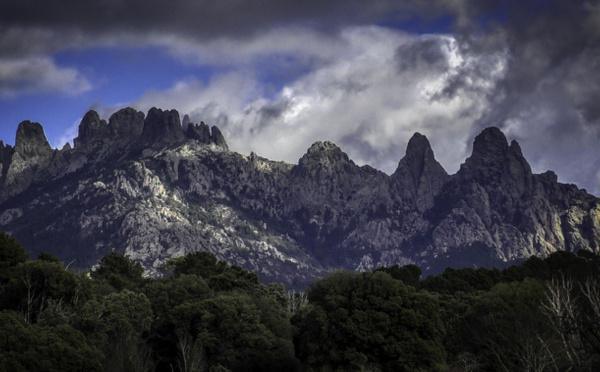 Le massif de Bavella fermé en raison de l’incendie de Quenza