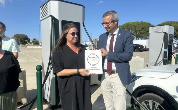 HOLCAR équipe, désormais, les aéroports corses en bornes de recharge rapide