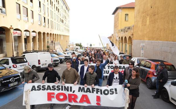 EN DIRECT - Suivez les manifestations "Assassini, Maffiosi, Fora" à Ajaccio et Bastia