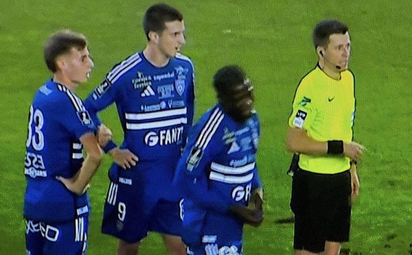 Énorme déception à Furiani : le Sporting de Bastia, sans conviction s’incline 0-2) face à Laval