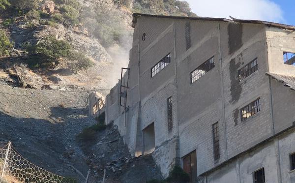 À Canari, la déconstruction de l’ancienne usine d’amiante est lancée