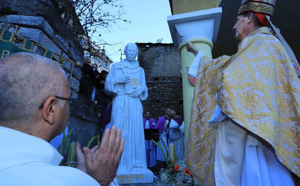 Corte - La statue de San Teofalu inaugurée par le Cardinal Bustillo