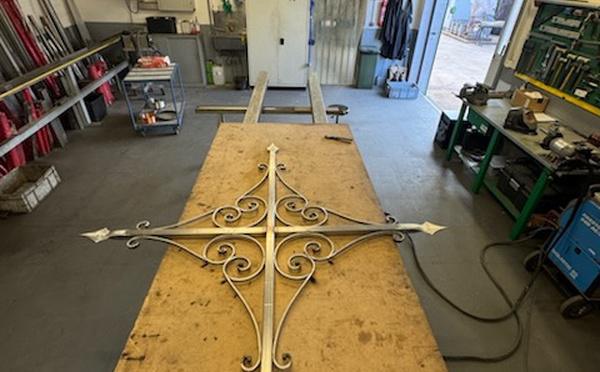 Bastia : Une nouvelle croix au clocher de Notre Dame de Lourdes