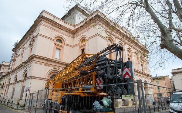 Théâtre de Bastia : les travaux se poursuivent avec le désamiantage de la toiture