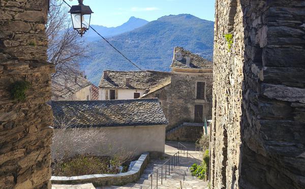 A màghjina - U San Pedrone vistu da u paese di Erbaghju