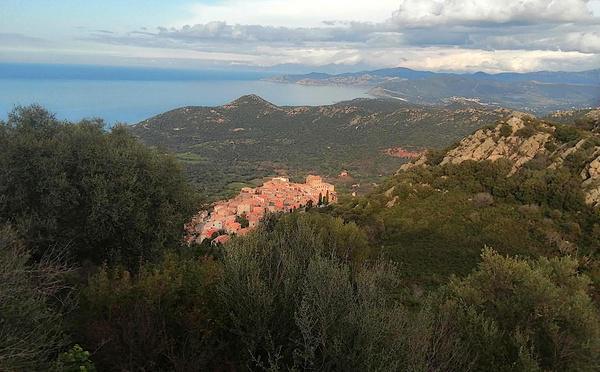 A màghjina - Monticellu, suspesu trà celu è mare