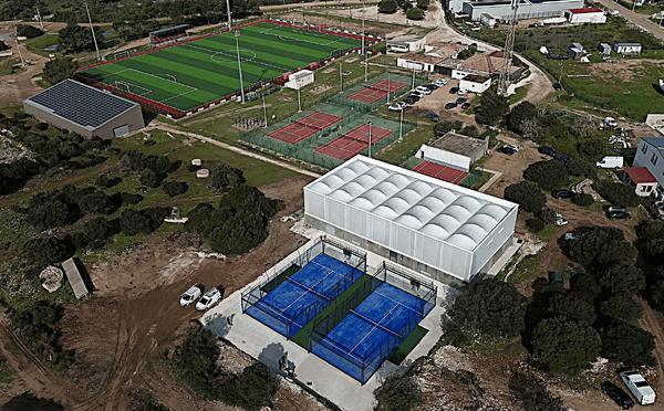 Bonifacio muscle son jeu avec deux terrains de padel à Musella