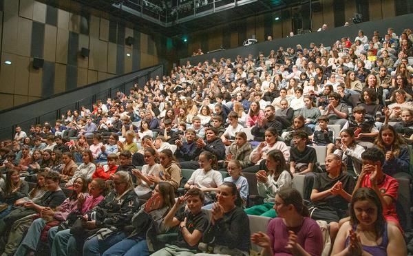 Nume & Rick : une pièce de théâtre pour aborder les dangers du numérique