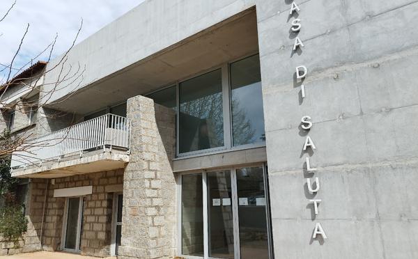 Deux médecins s’éloignent de Sainte-Lucie de Porto-Vecchio : autopsie d’un fiasco politique et médical