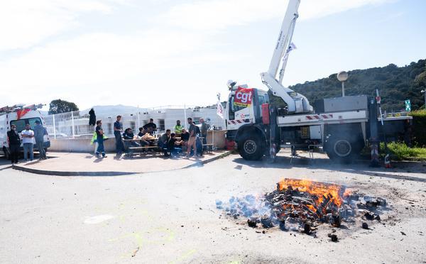 À Ajaccio et Bastia, le STC et la CGT bloquent des sites d'EDF afin de protester contre la nouvelle organisation du temps de travail