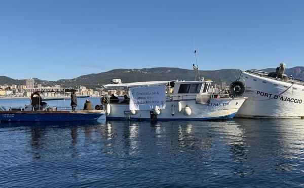 « Tant que nous n’avons pas d’accord, nous ne bougerons pas d’ici » : les pêcheurs débloquent temporairement les ports corses, mais assurent qu'ils iront jusqu'au bout