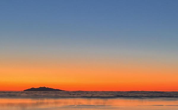 A màghjina - Elba si sveglia sott’à un celu di focu