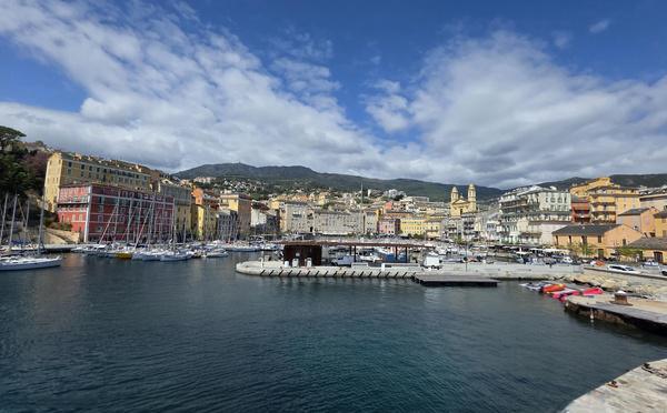A màghjina - Bastia : luci è culori nant’à u vechju portu