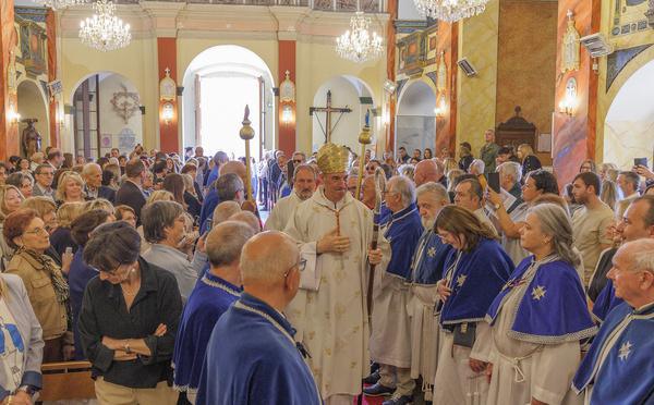 EN IMAGES - Relique de Jean-Paul II : église Santa Lucia comble pour la cérémonie présidée par le cardinal Bustillo