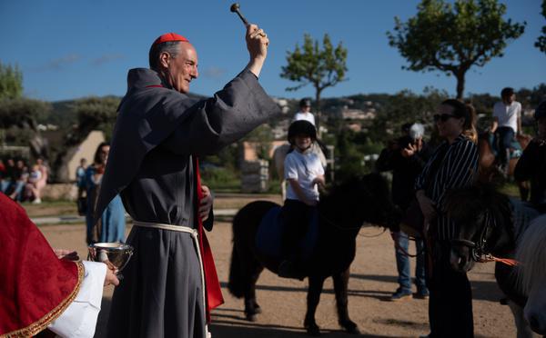 Porticcio : Le cardinal Bustillo bénit chevaux et cavaliers à l'occasion de la Saint-Georges