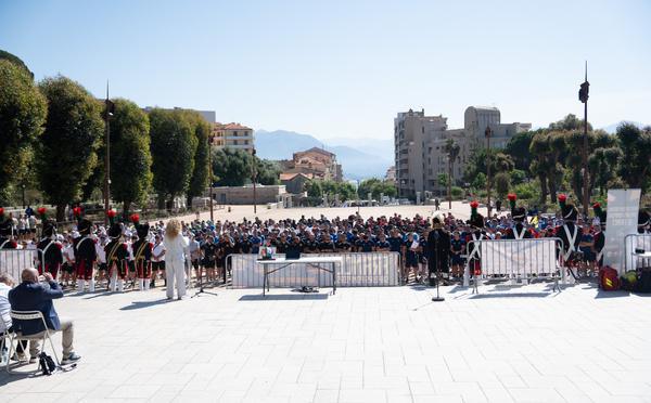 EN IMAGES - Ajaccio lance le 35e championnat de France des sapeurs-pompiers dans une ambiance de communion