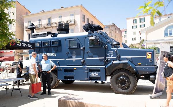 À Ajaccio, la gendarmerie sort des casernes et va à la rencontre des habitants