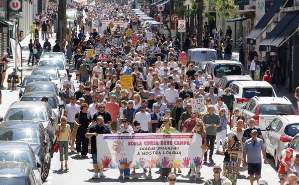 À Bastia, plus de 2 000 personnes manifestent leur soutien à Scola Corsa