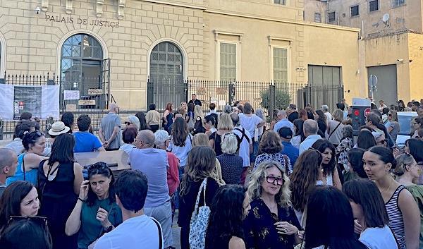 « Vous n’ignorez pas, vous choisissez de ne pas agir » : plus de 500 personnes mobilisées en Corse en mémoire de Lyhanna