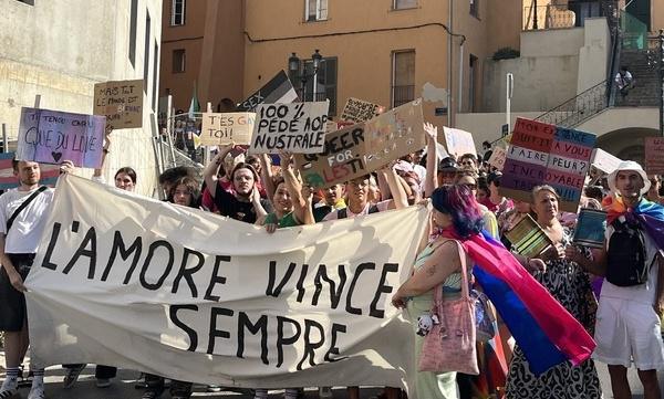 À Ajaccio, la Marche des fiertés rassemble 250 personnes pour défendre visibilité et droits LGBT+