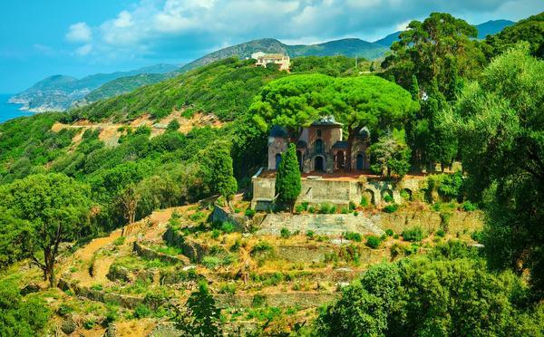 A màghjina - Pinu, trà mare è machja, un ghjuvellu di u Capicorsu