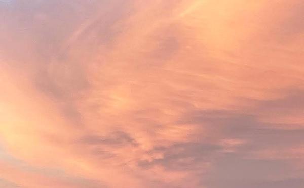 Le ciel dessine un visage au-dessus de Prunelli-di-Fium'Orbu