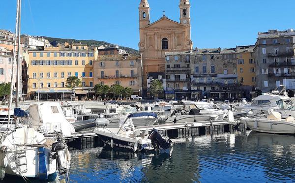 A màghjina - San Ghjuvà si specchia in u Vechju Portu di Bastia