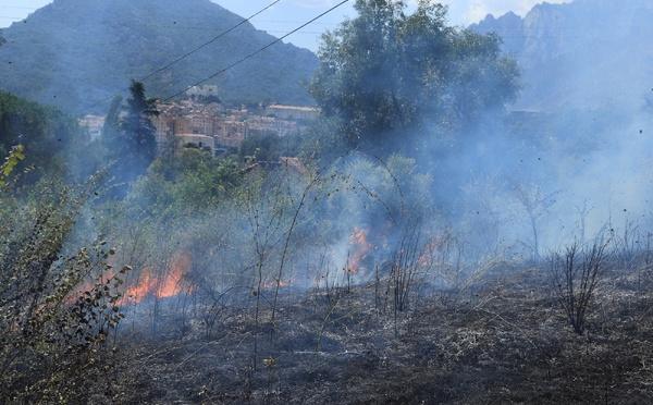 Corte - Un incendie se déclare à proximité d'habitations, huit personnes confinées