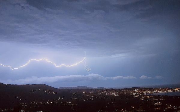 EN IMAGES - Ciel d'orage sur Calvi