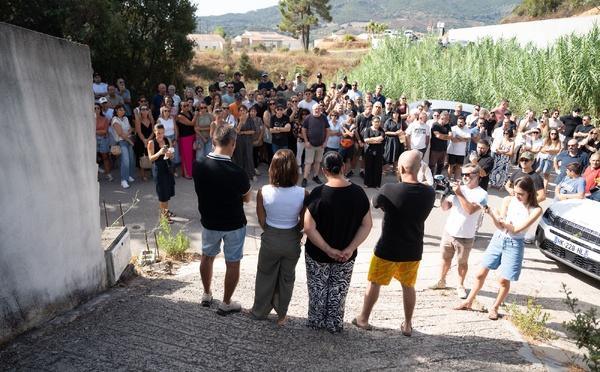 À Alata, près de 150 personnes se mobilisent après la découverte de photos prises à l’insu de deux familles