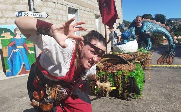 Costumes, canicule et chevaliers : à Levie, les Médiévales persistent dans le succès