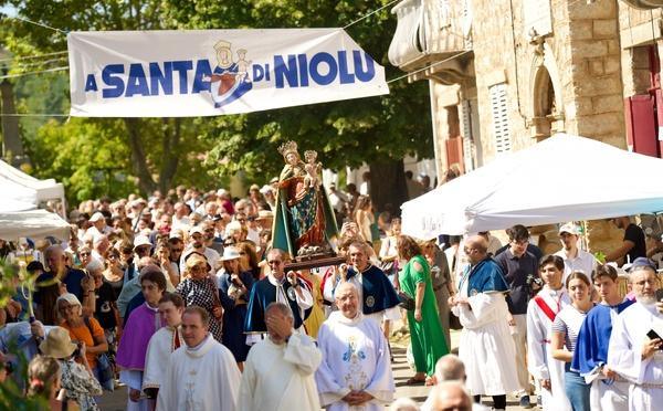 EN IMAGES - À Casamaccioli, des milliers de fidèles réunis pour célébrer a Santa di u Niolu