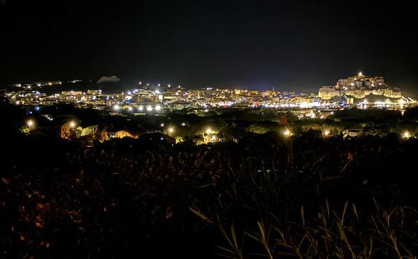 A màghjina - Calvi, luce in a notte