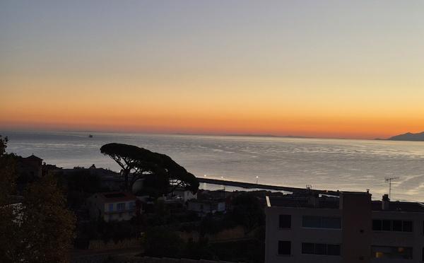A màghjina - E coste taliane in l’alba serena