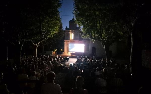 Directeur du cinéma de Corte, Didier Lenoir emmène le cinéma dans les villages 