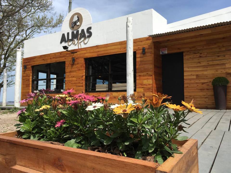 Almas Café