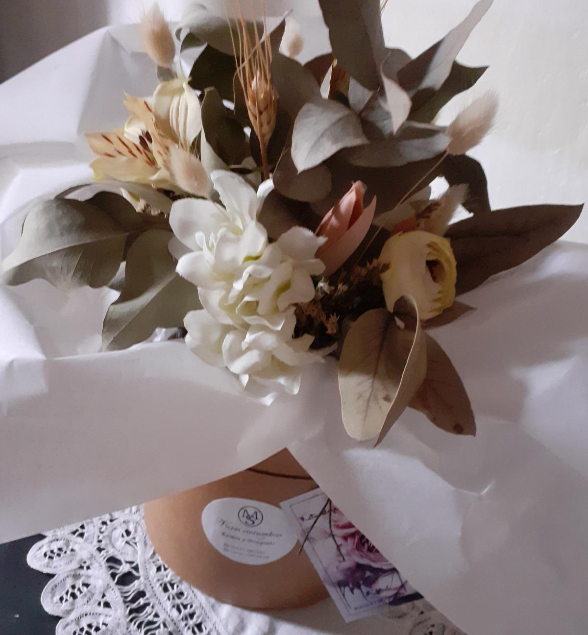 Ramos y Bouquets con flores perfumadas - Mónica Sanucci