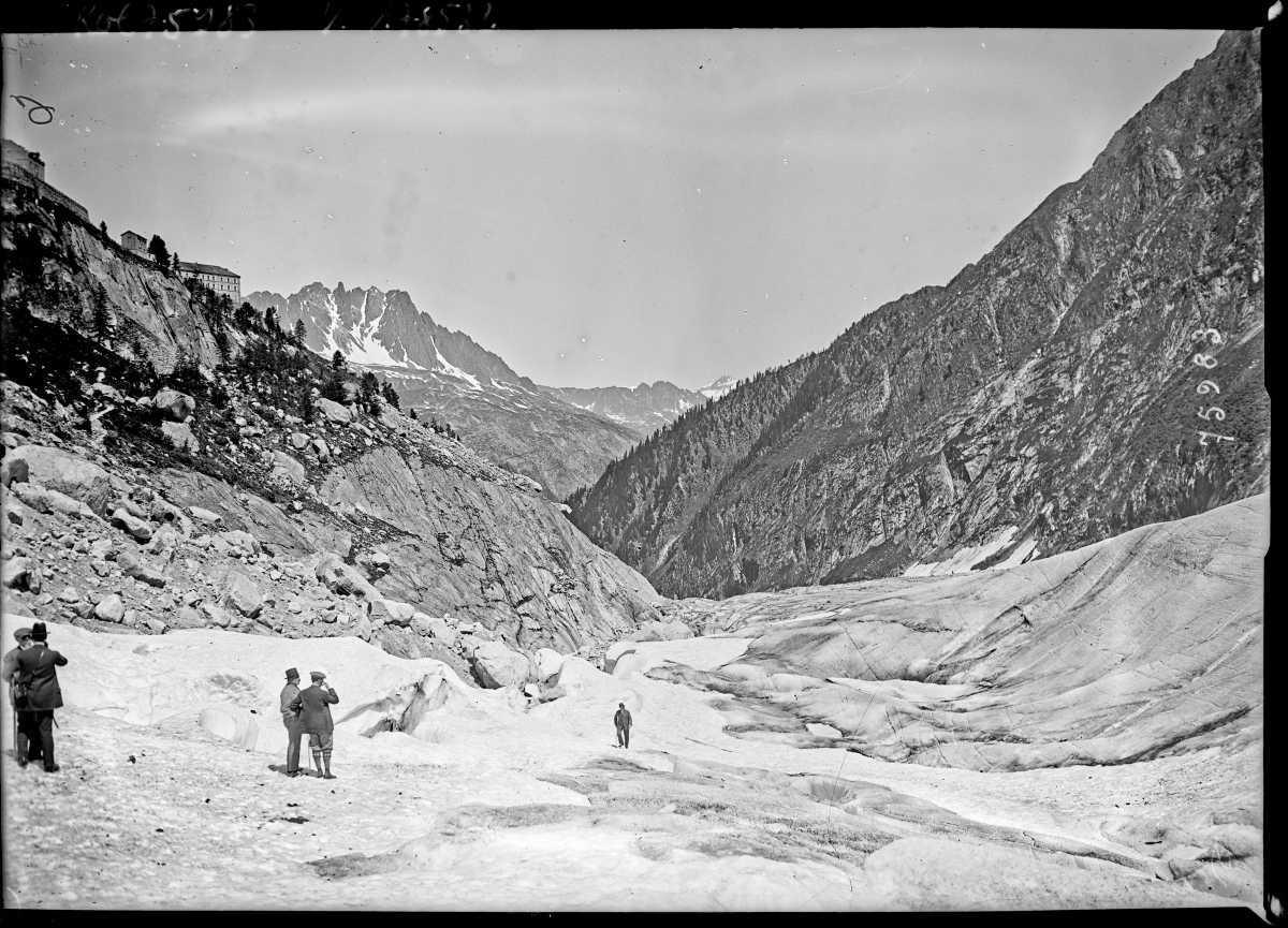 [BNF] - Photos impressionnantes de la Mer de Glace dans les années 1920, avant la crise climatique et ses conséquence désastreuse pour le glacier 