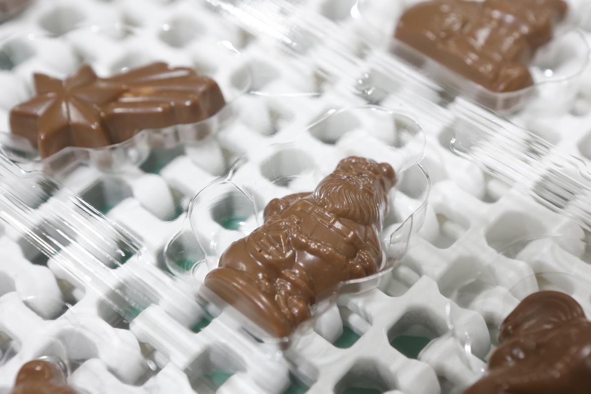 [Focus] - La fabrication des chocolats de Noël a commencé