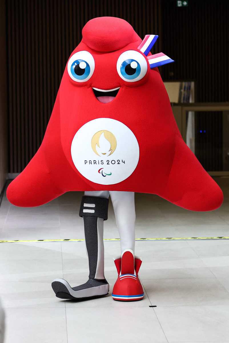 Paris 2024 présente les Phryges, les deux mascottes des Jeux olympiques 2024 