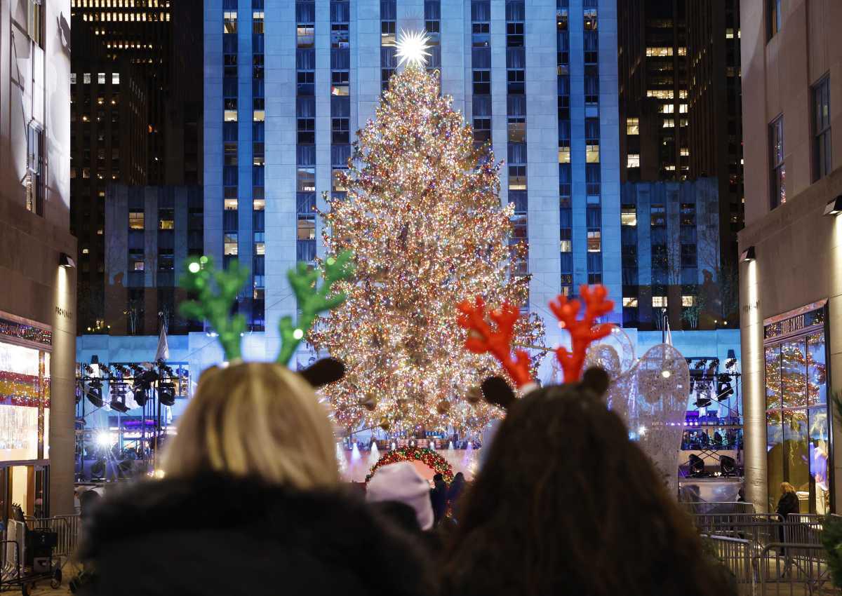 [Focus] - Le sapin de Noël le plus célèbre des Etats-Unis arrive sur l'esplanade du Rockefeller Center