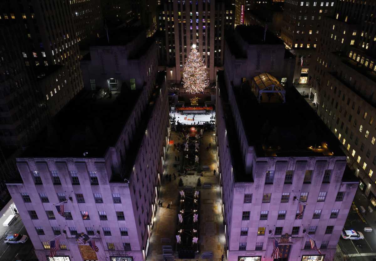 [Focus] - Le sapin de Noël le plus célèbre des Etats-Unis arrive sur l'esplanade du Rockefeller Center
