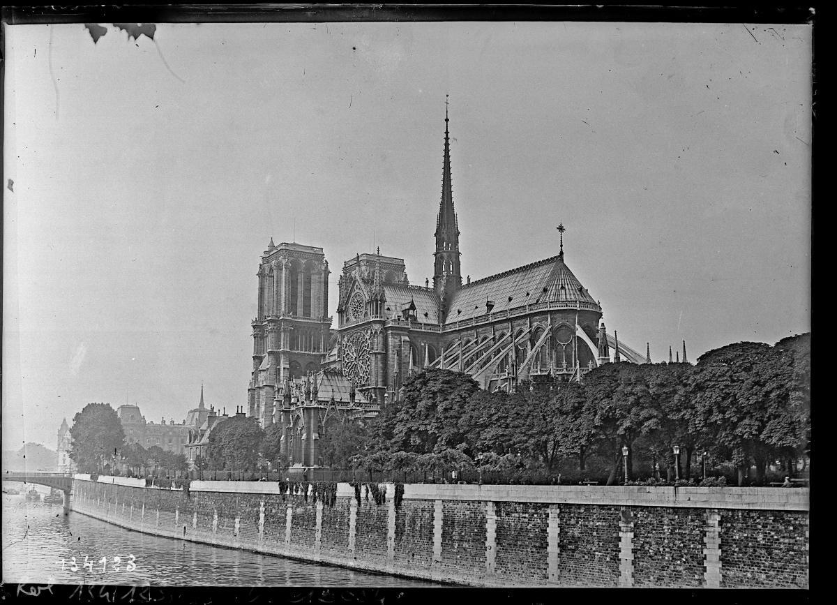 [Focus] - Photos anciennes de la cathédrale à l'occasion de l'expo "Notre-Dame de Paris : au cœur du chantier" 