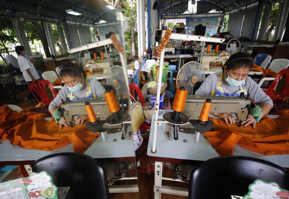 [Focus] - Les robes des moines bouddhistes en bouteilles de plastique recyclées 