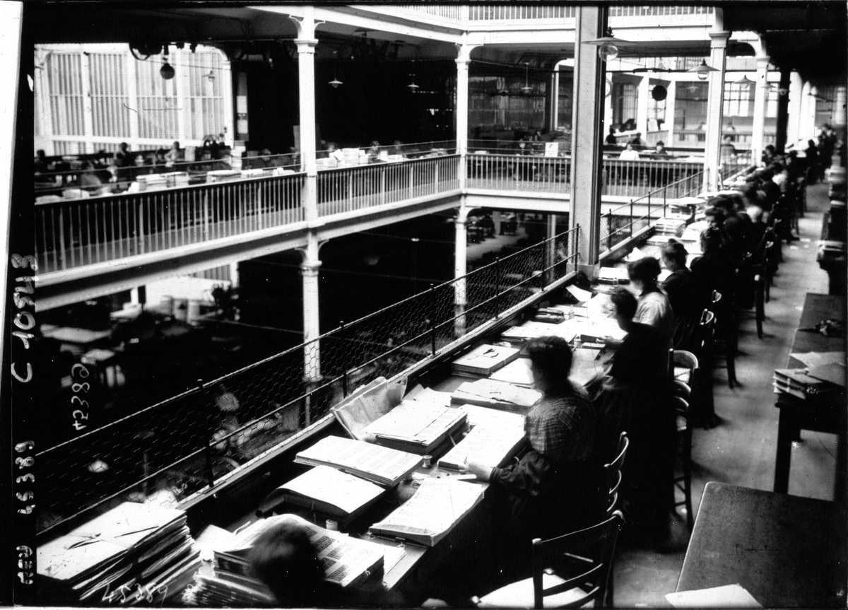 [Focus] - Photos vintage : L'imprimerie de timbres poste du boulevard Brune à Paris, il y a 100 ans