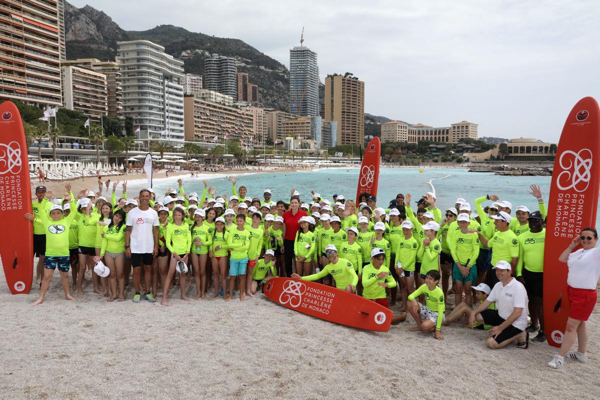 [Focus] - La Princesse Charlène de Monaco avec une centaine de jeunes pour la prévention de la noyade 