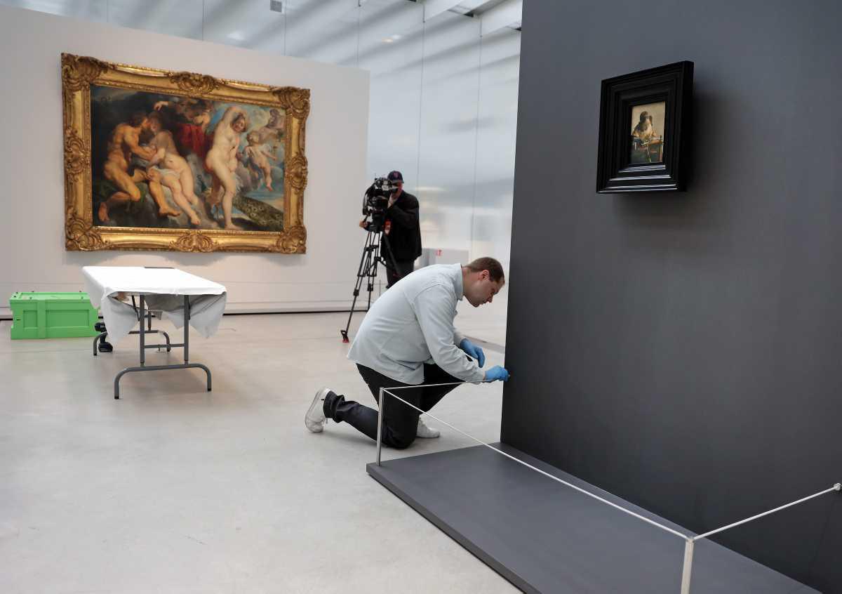 [Focus] - La dentellière de Vermeer arrive au musée du Louvre Lens